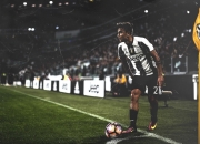 开云体育平台APP-赛道上的宿命对决，阿隆索一锤定音，红牛二队鏖战哈斯终定乾坤