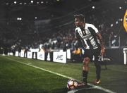 开云体育平台APP-赛道上的宿命对决，阿隆索一锤定音，红牛二队鏖战哈斯终定乾坤