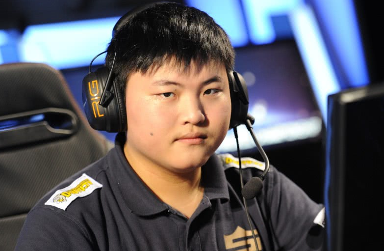 DRX2险胜HLE,Uzi制霸全场 DRX2险胜HLE,Uzi制霸全场