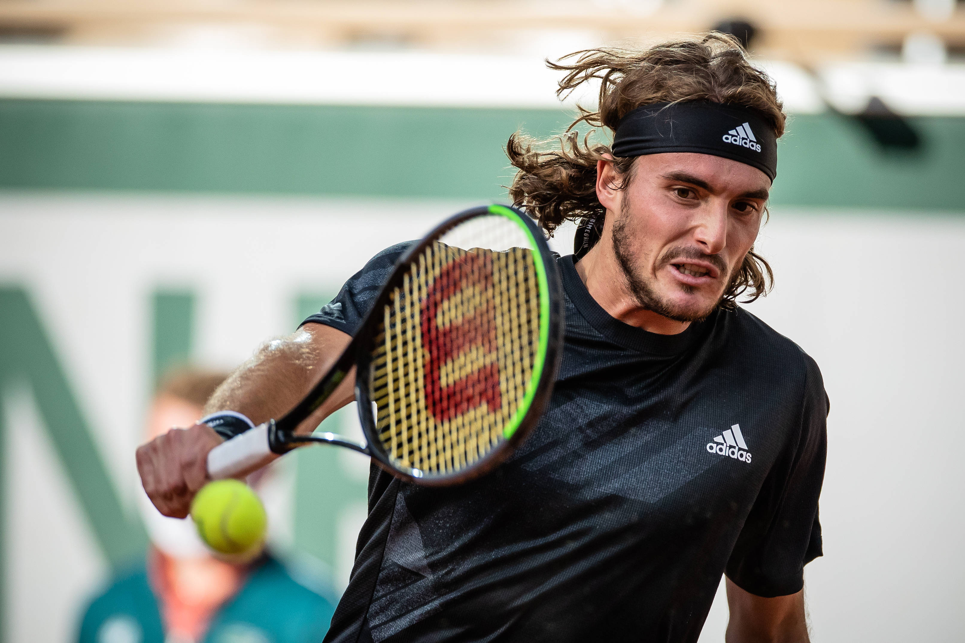 世界网球队险胜日本网球队,西西帕斯制霸全场的简单介绍 世界网球队险胜日本网球队,西西帕斯制霸全场的简单介绍