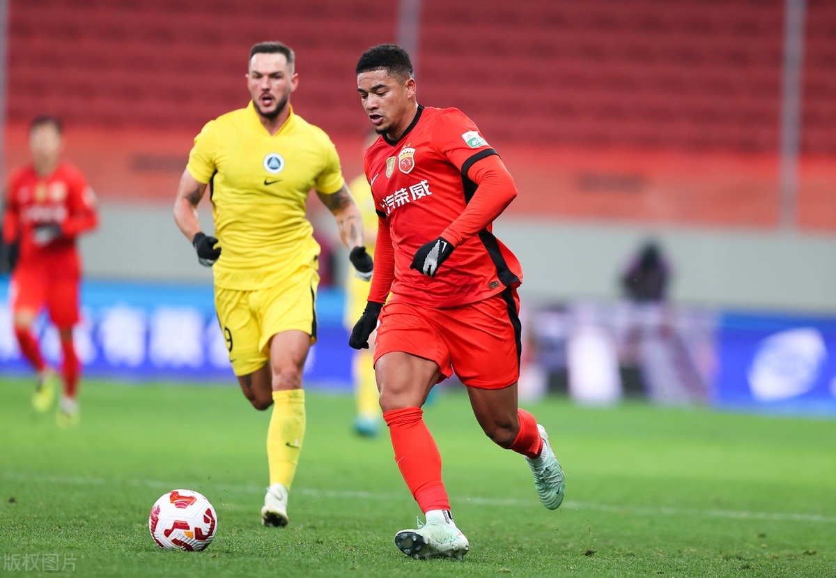 关于中超球员表现抢眼,国家队集训名单再起变动的信息 关于中超球员表现抢眼,国家队集训名单再起变动的信息