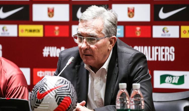 主教练战术精准,带领球队获胜的简单介绍 主教练战术精准,带领球队获胜的简单介绍