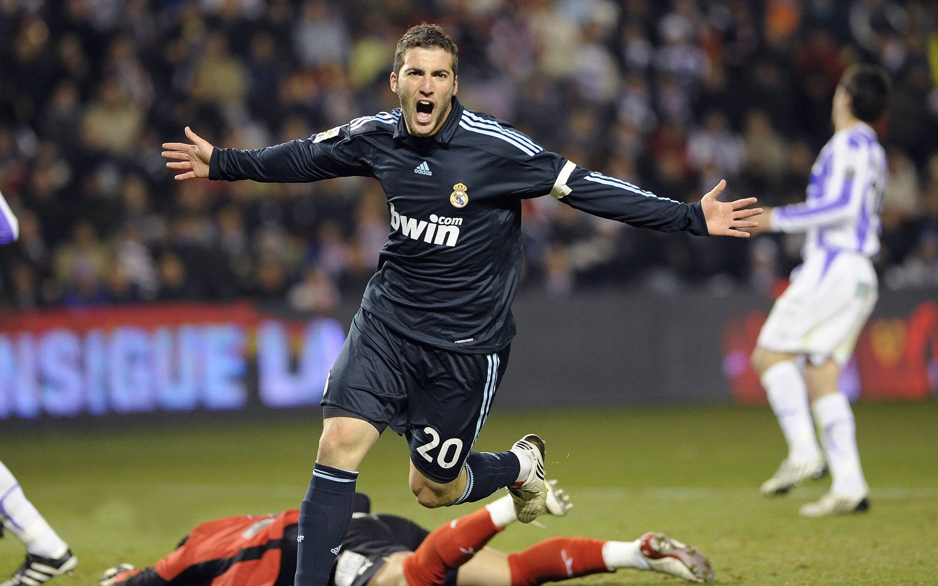 曼城巅峰对决力克尤文，戈麦斯一剑封喉铸就传奇